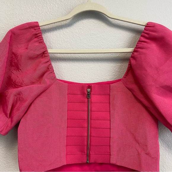 Alice + Olivia Joslyn Puff Sleeve Cropped Top in Wild Pink Size 2 - Picture 9 of 14